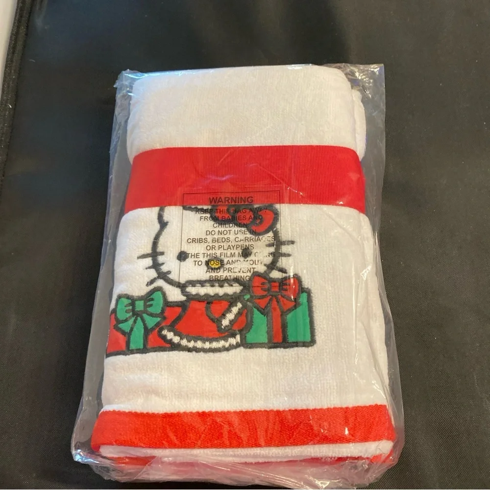 Hello Kitty White and Red Towel Set